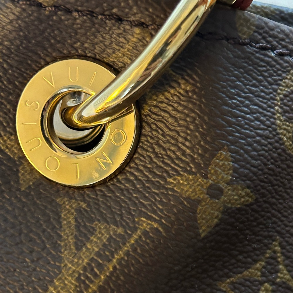Authentic Louis Vuitton Artsy MM – Monogram Canvas - Picture 12 of 15